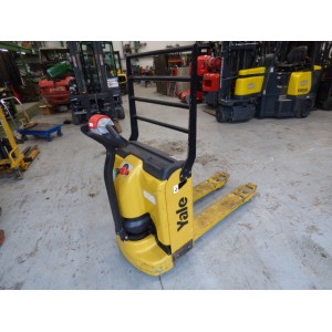 USED ELECTRIC POWERED WAREHOUSE PALLET TRUCK