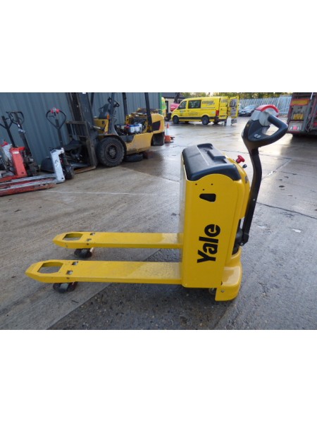 USED ELECTRIC POWERED  WAREHOUSE PALLET TRUCK